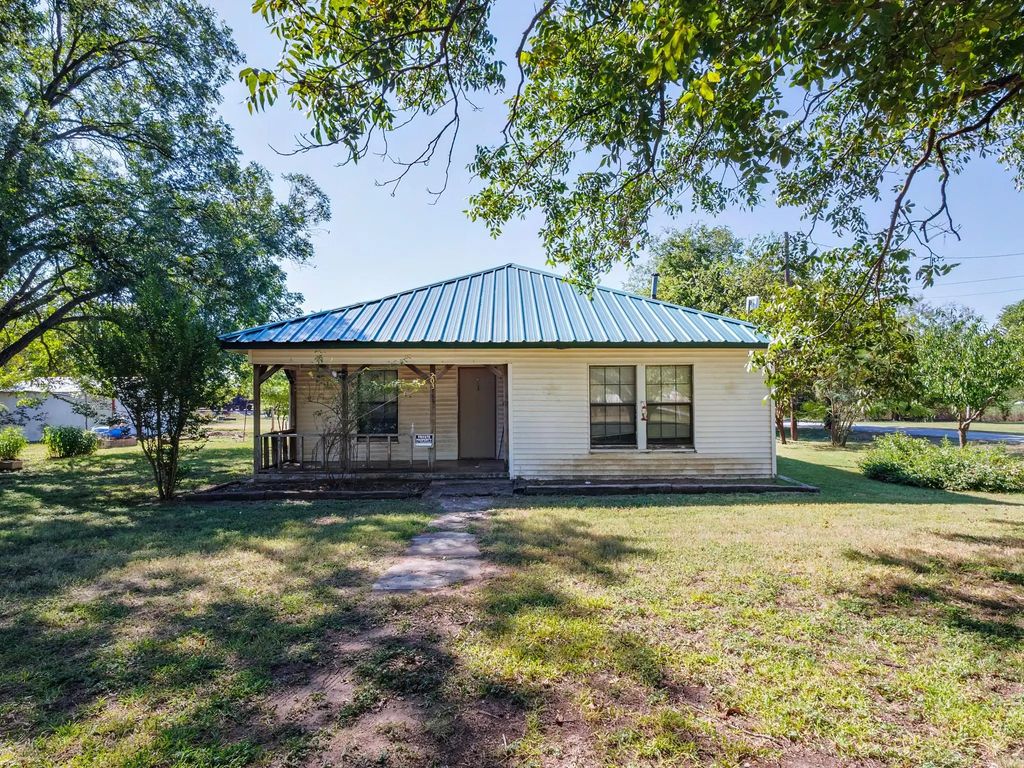 203 Avenue E, Blanket