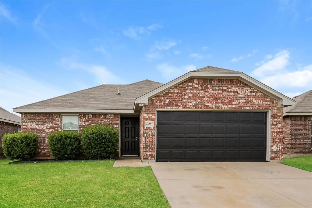 7628 Hollow Point Drive, Fort Worth