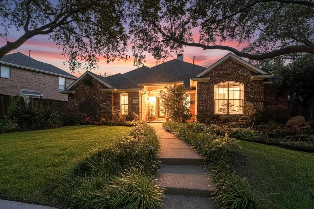 5900 Sandhill Circle, The Colony