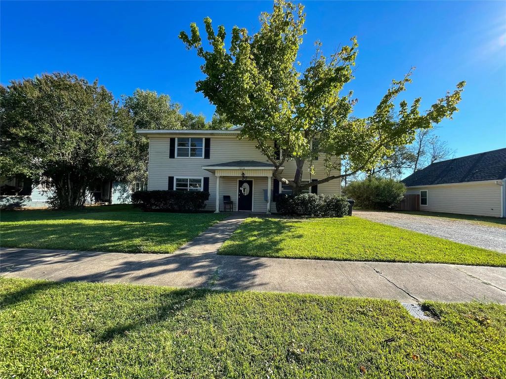 1016 W Gandy Street 2, Denison