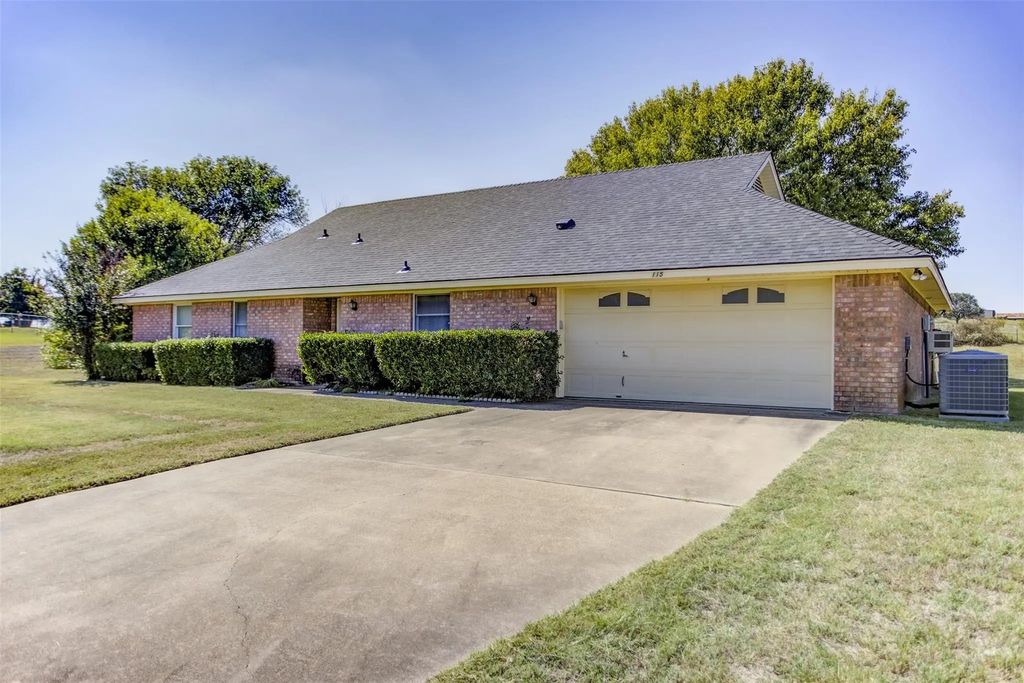 115 Grant Drive, Weatherford