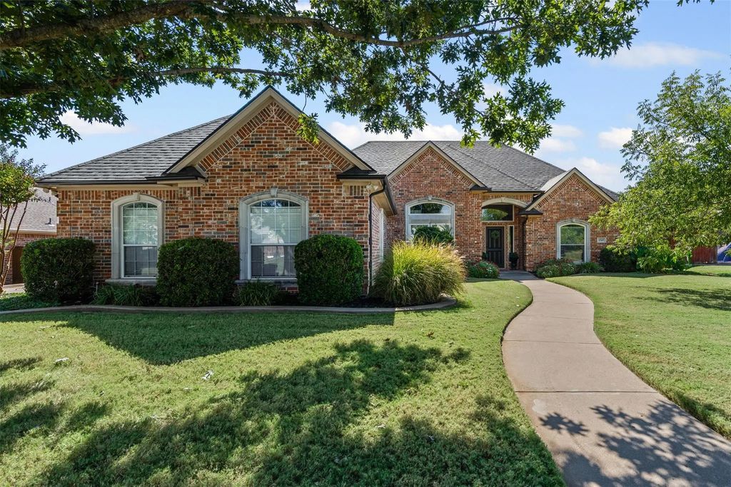 1505 Leaning Oak Lane, Cleburne