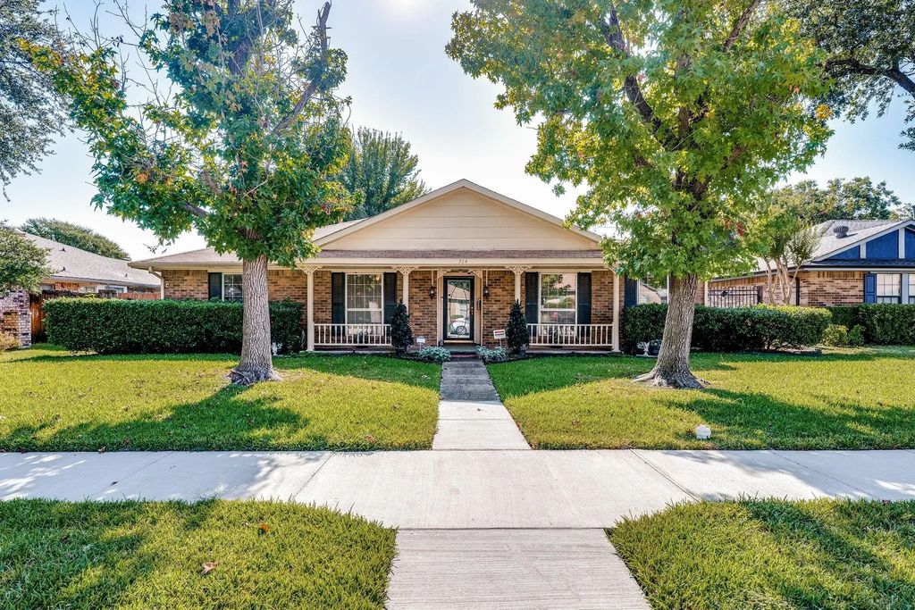 714 Briar Way, Garland