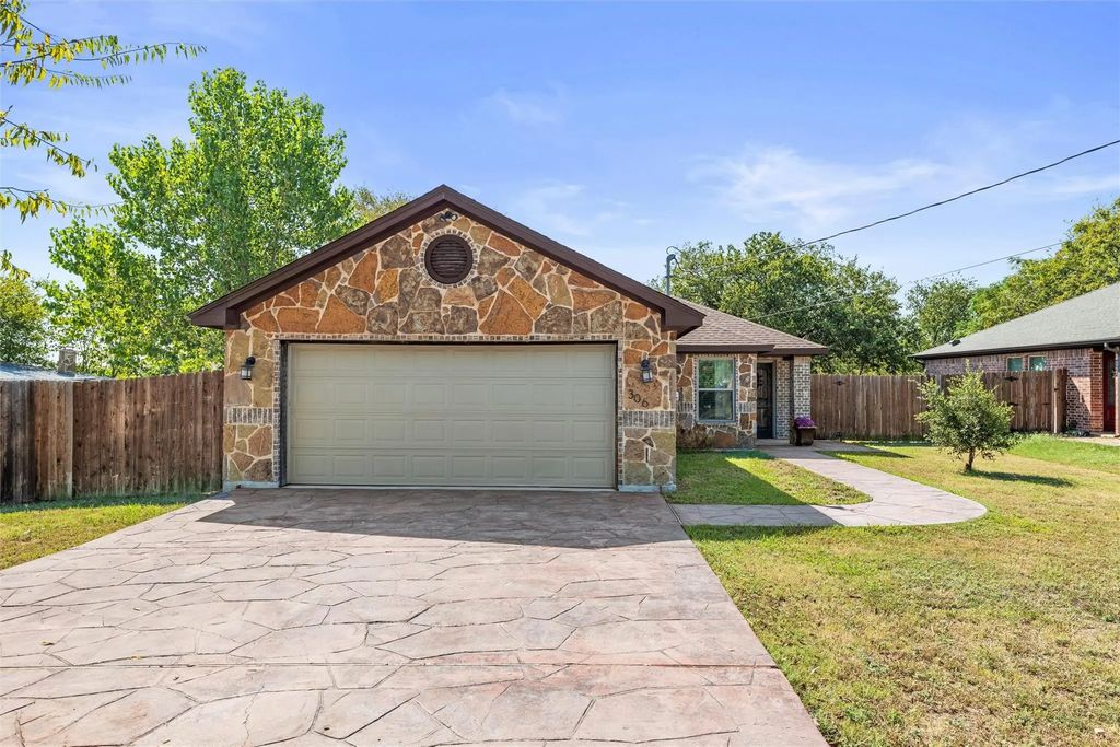 306 E Cotter Avenue, Alvarado