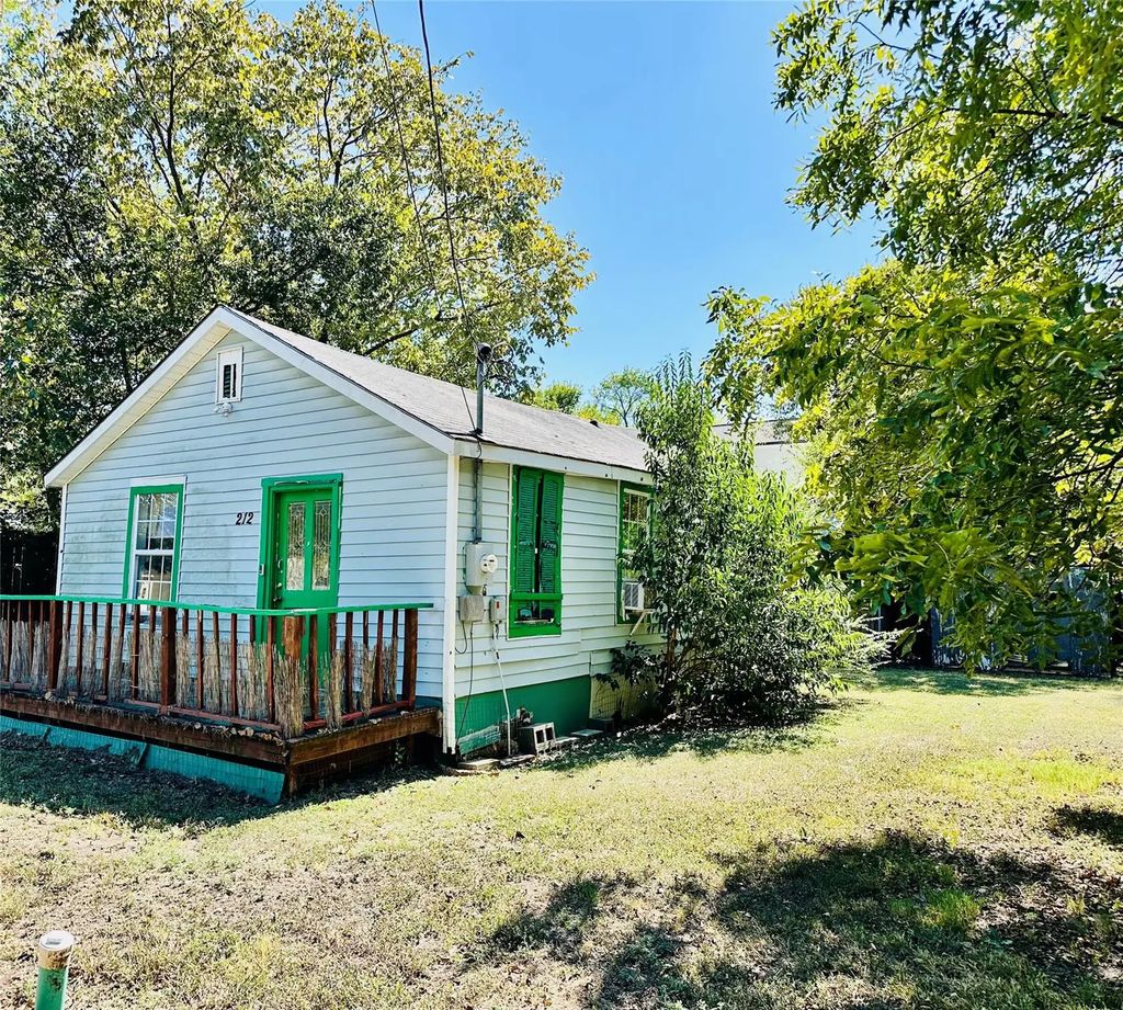212 Rosa Street, Waxahachie