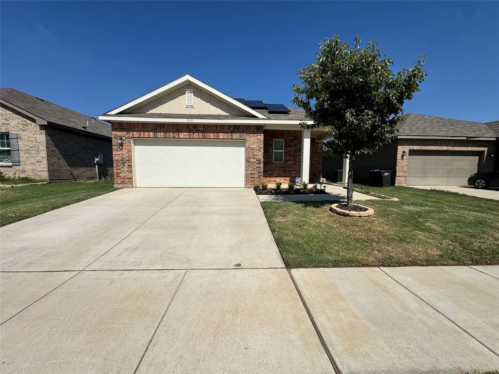 5616 Mcmahan Lane, Fort Worth