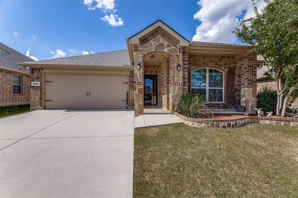 9109 Silver Dollar Drive, Fort Worth