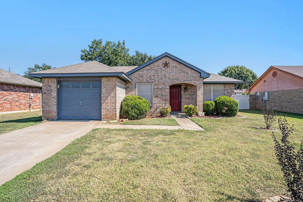 602 Mcanear Street, Cleburne