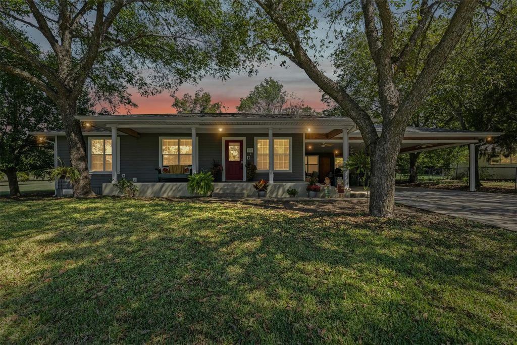 208 W Allen Avenue, Godley