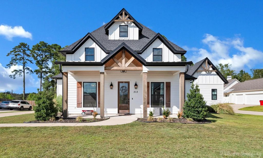 313 Rosedown Lane, Stonewall
