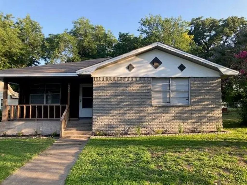 924 W Gandy Street, Denison