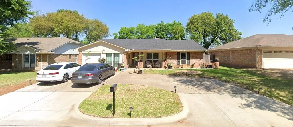 1027 Almond Drive, Mansfield
