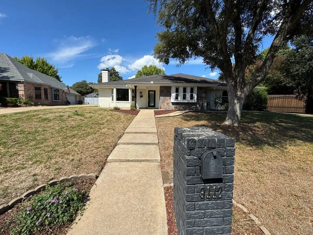 9112 Westwood Shores Drive, Fort Worth