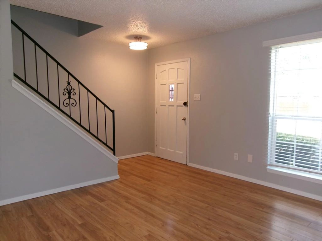 92 E Mountain Creek Court 1, Grand Prairie