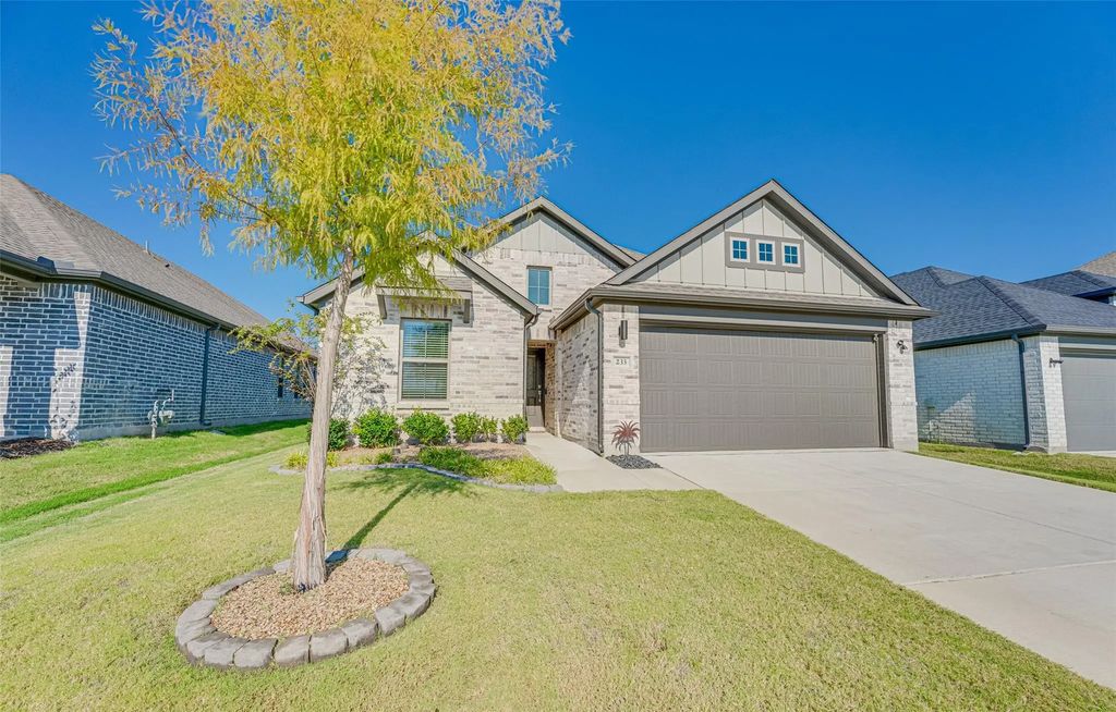 233 Little Bridge Drive, Lavon