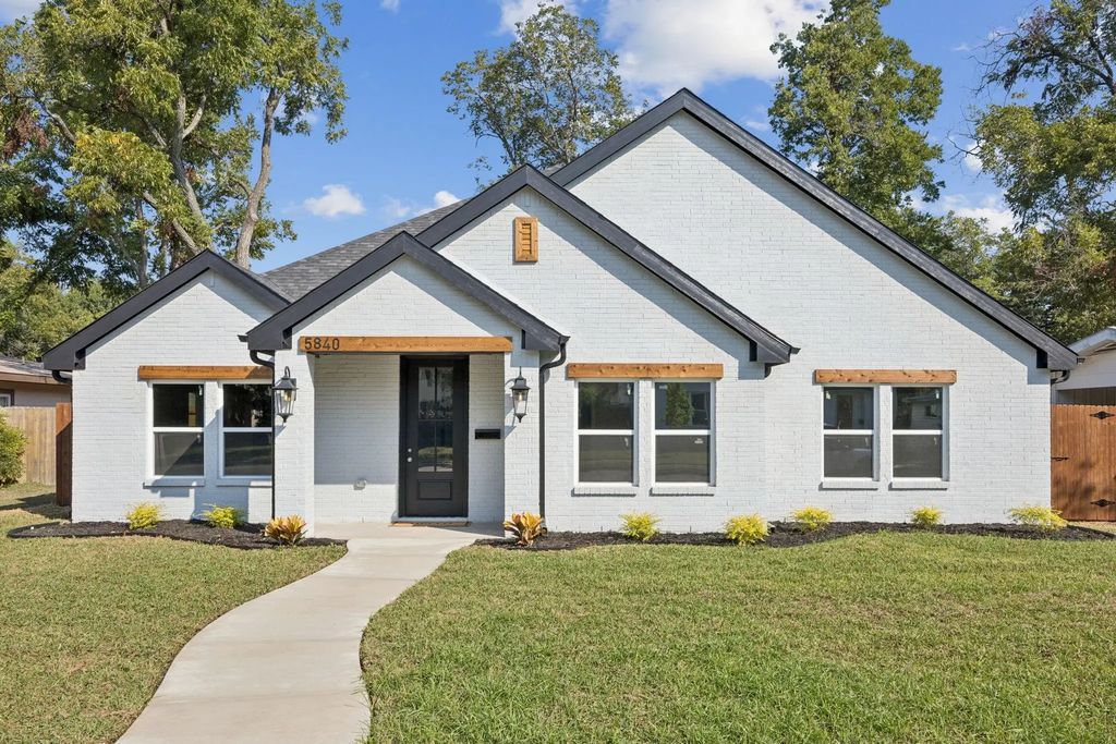 5840 Straley Avenue, Westworth Village