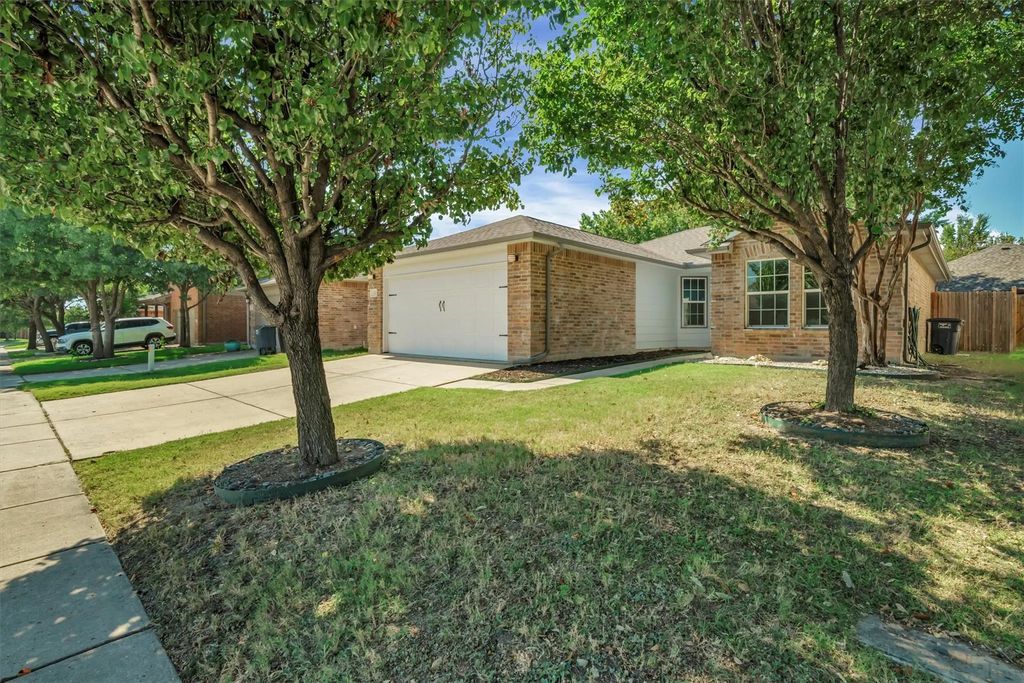 532 Lead Creek Drive, Fort Worth
