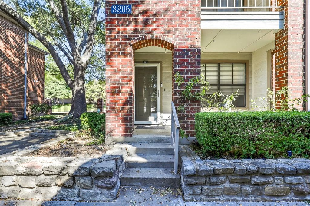 3205 Donnelly Circle 201, Fort Worth