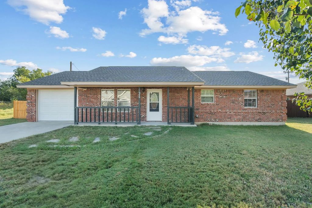 308 Ashwood Street, Azle