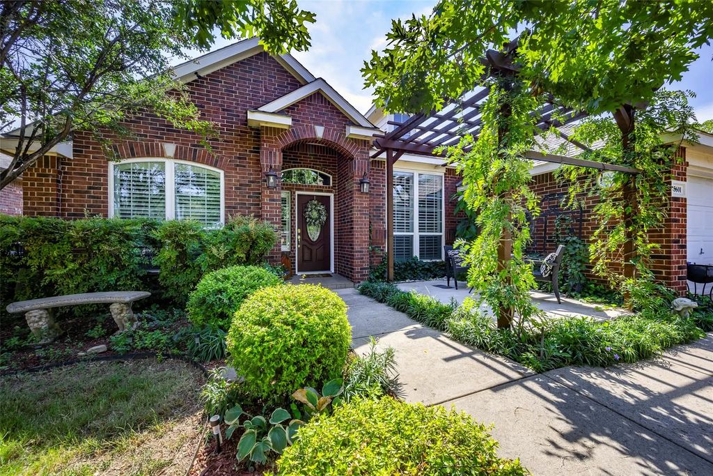 5601 Shadydell Drive, Fort Worth