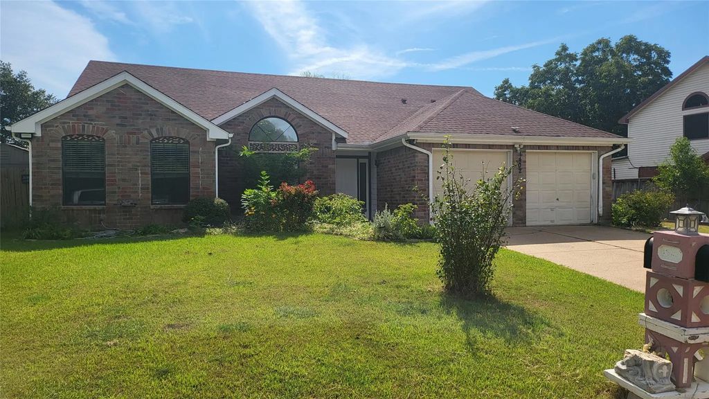 1402 Glenwillow Drive, Arlington