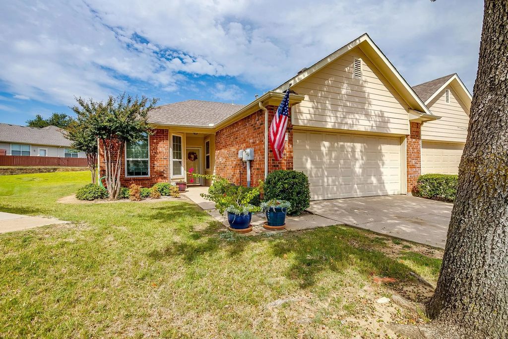 253 Heritage Hill Drive, Lewisville