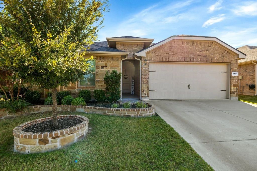8101 Muddy Creek Drive, Fort Worth