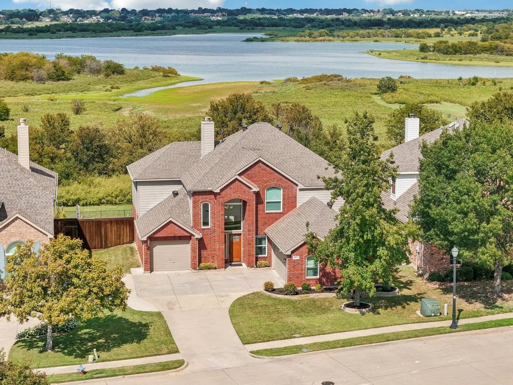 3913 Lakeside Drive, The Colony