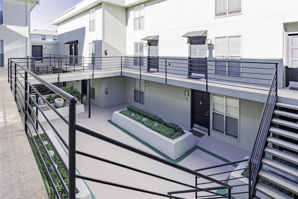 4211 Holland Avenue 208, Dallas