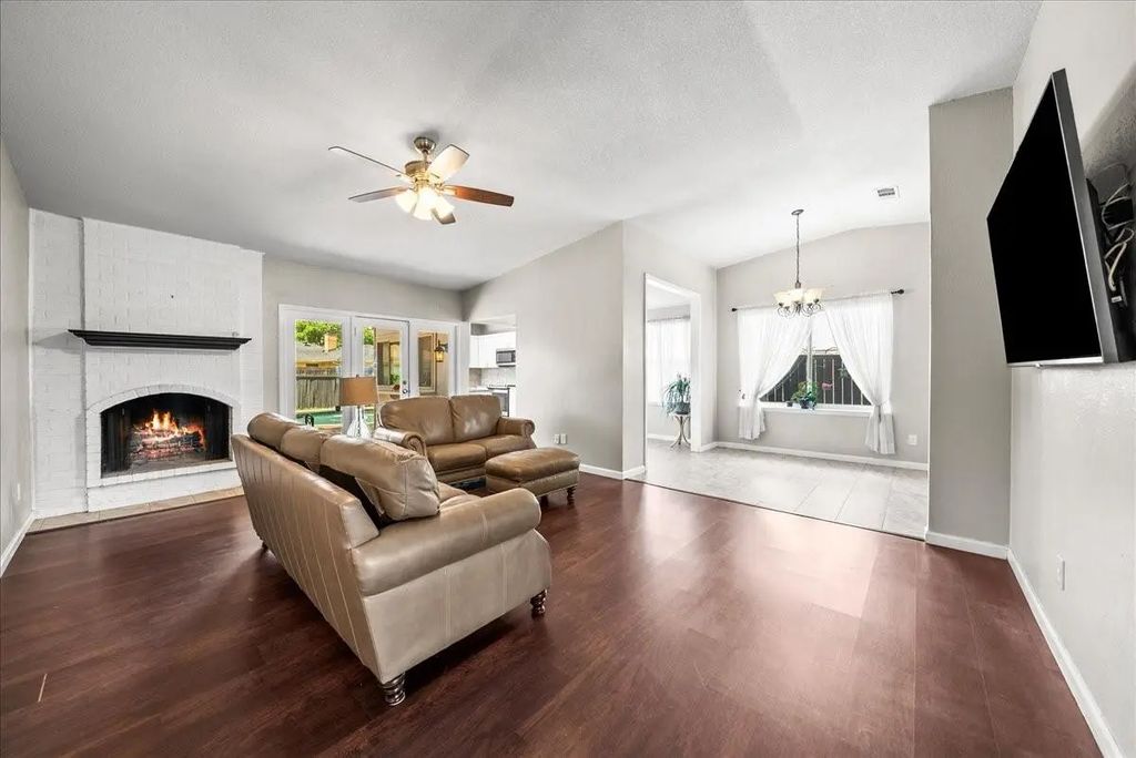 1341 Forestglen Drive, Lewisville