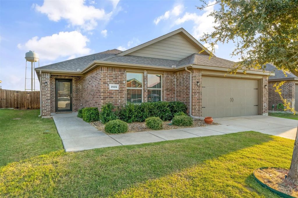 1809 Princeton Avenue, Farmersville