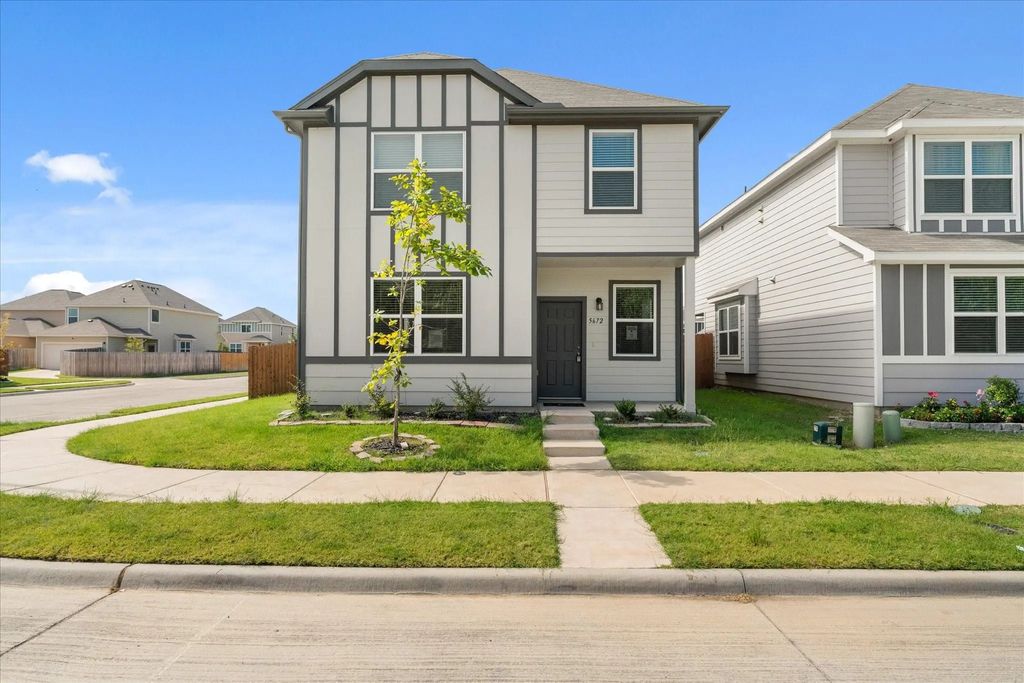 5672 Shore Point Trail, Fort Worth