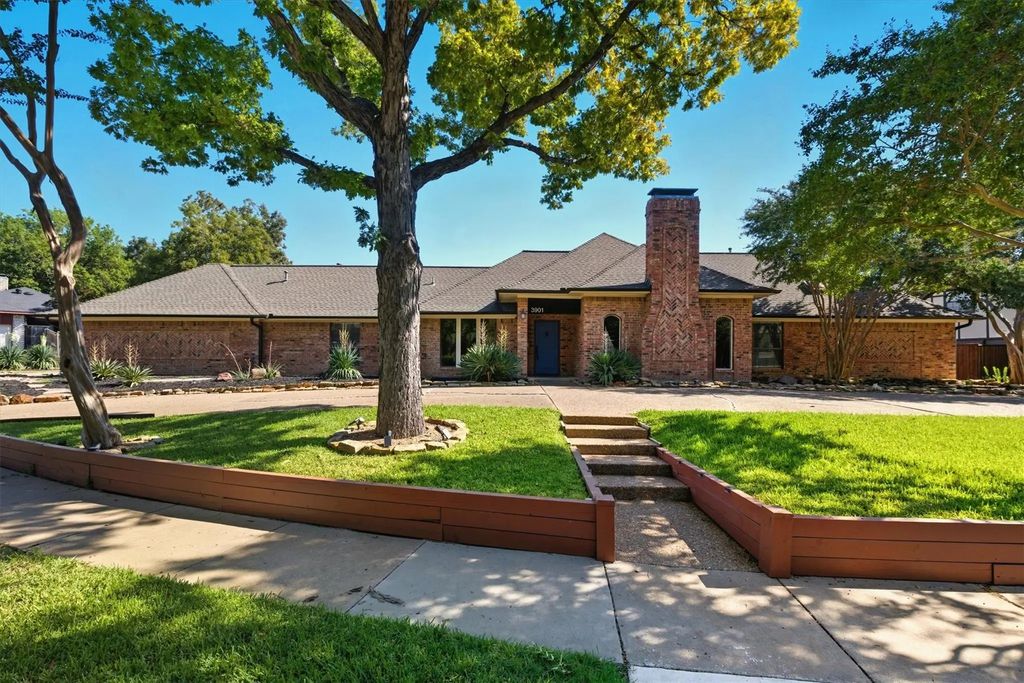 3901 Leon Drive, Plano