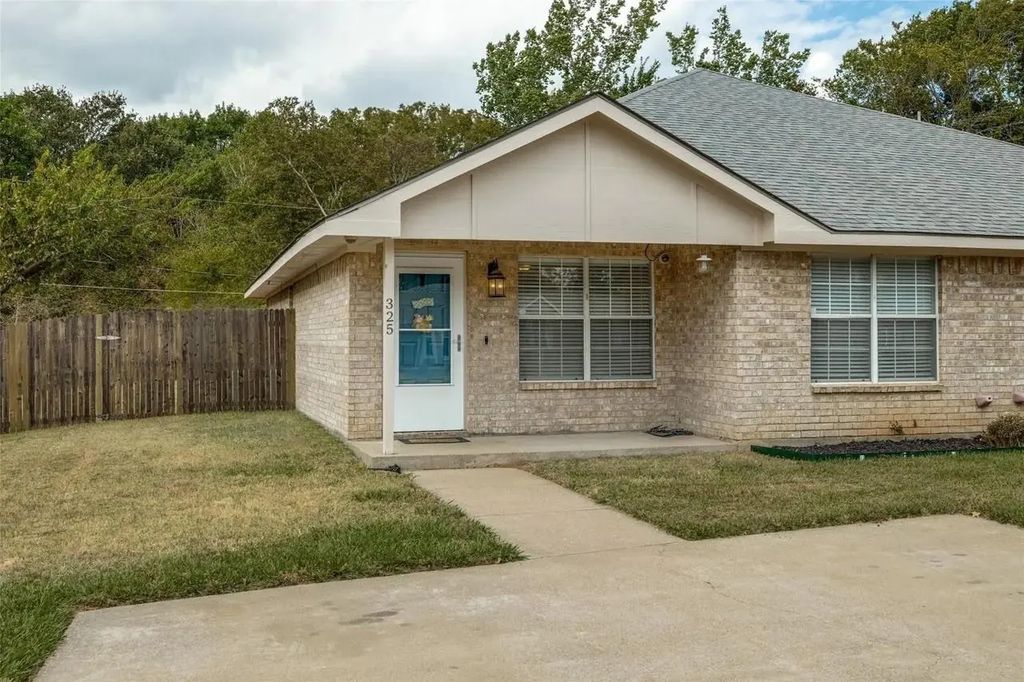 325 Shady Valley Drive, Mansfield