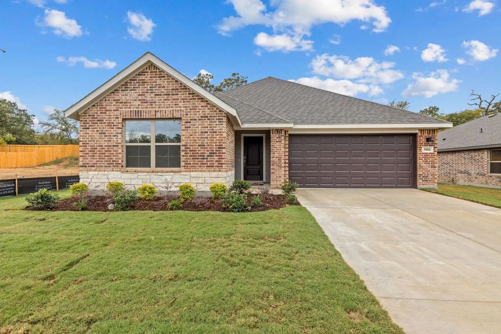 3808 Rose Hill Court, Denison