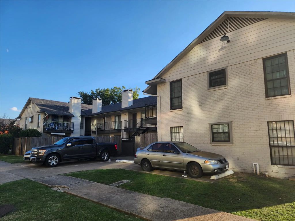 1603 N Garrett Avenue 204, Dallas