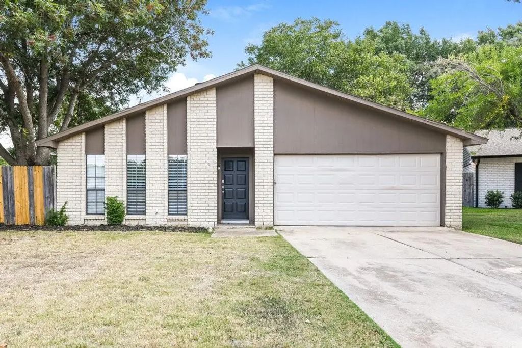 7751 Yellowleaf Court, Fort Worth