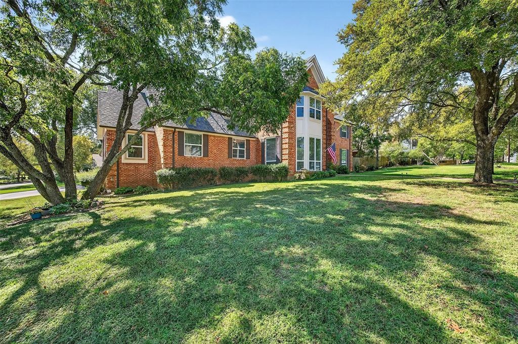 141 River Hills Drive, Denison
