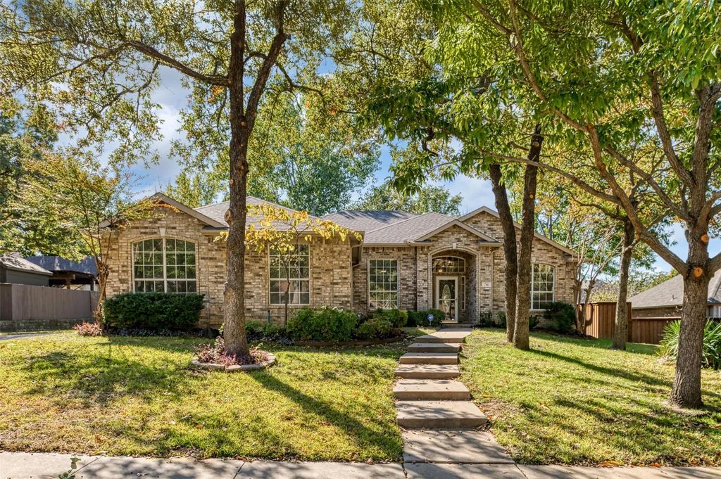 716 Red Oak, Crowley