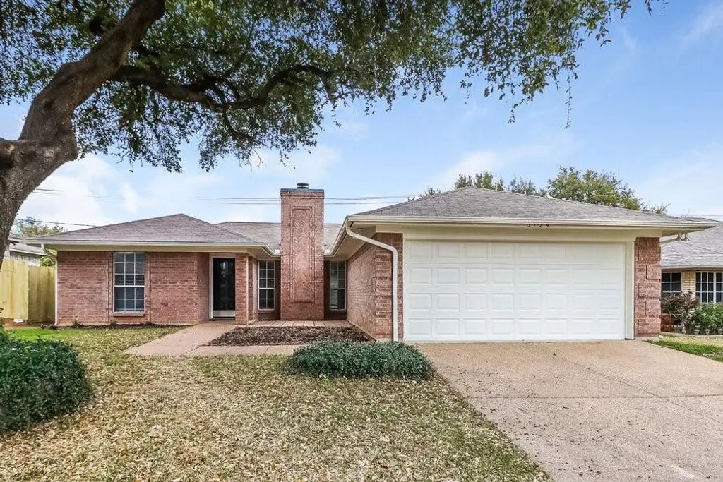 3724 Clear Brook Circle, Fort Worth