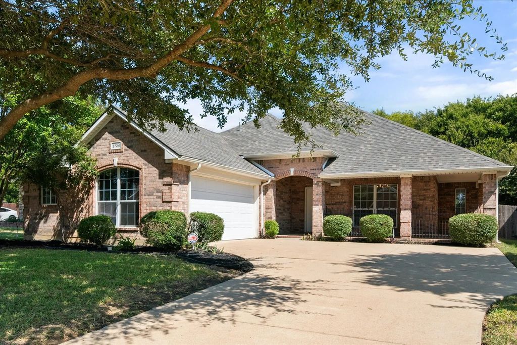 2724 Forest Lake Drive, Grand Prairie