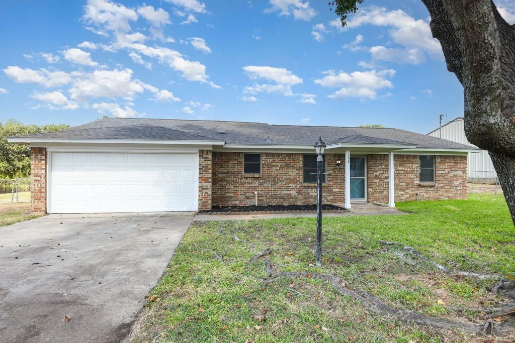 106 Willow Lane, Burleson
