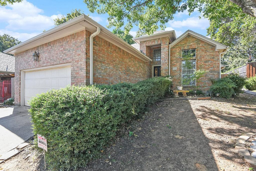 5924 Canberra Lane, Arlington
