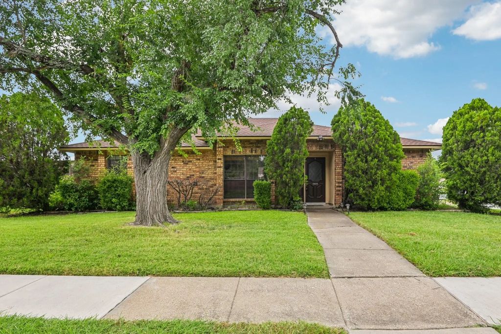 5605 Blair Oaks Drive, The Colony