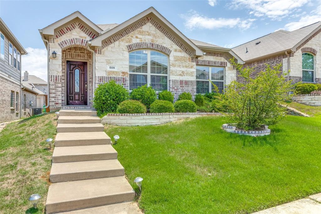 509 Big Horn Road, Aubrey