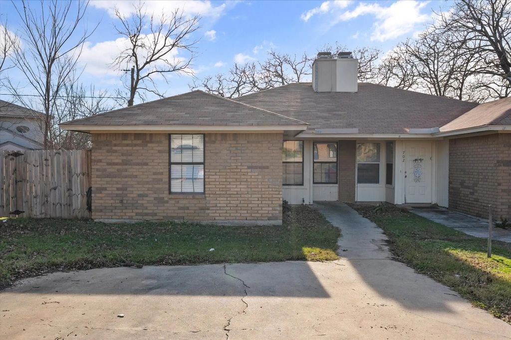 704 Woodland Court, Kennedale