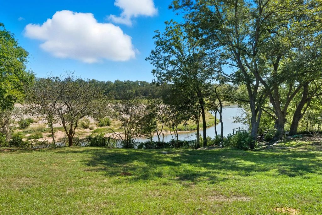 4527 S Keller Road, Mineral Wells