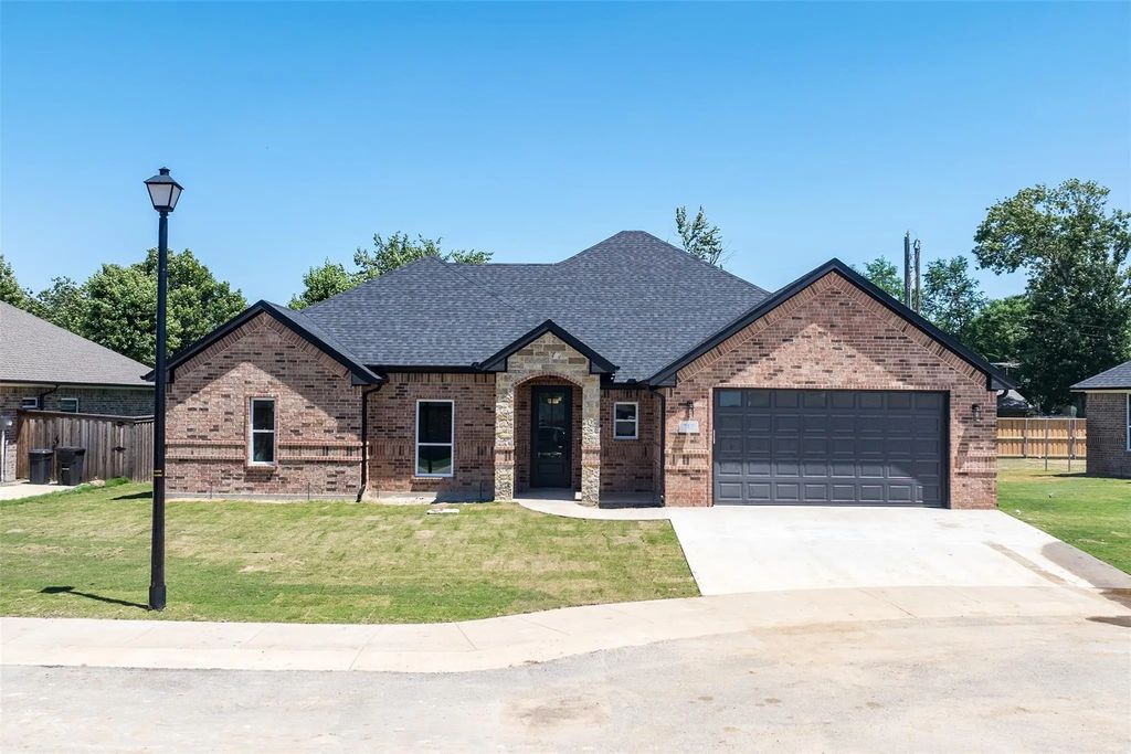 717 Cobblestone Circle, Mabank