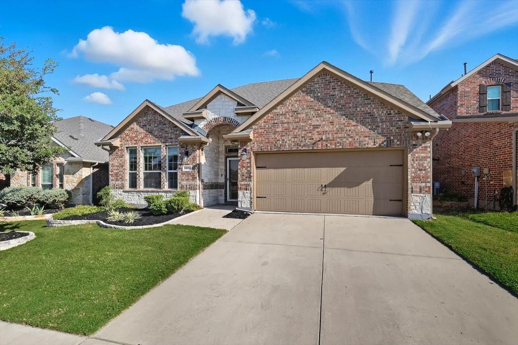 1024 Bluebird Way, Celina