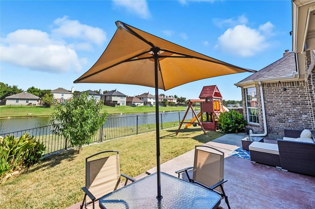 11600 Winding Brook Drive, Fort Worth